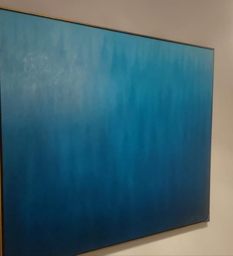 Degradê Nº 05 — a deep teal that shifts with the light of the room