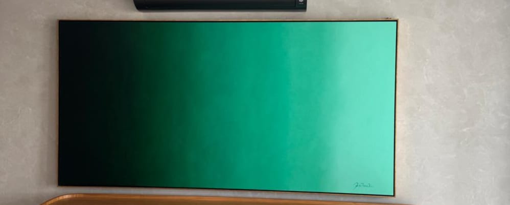 Degradê Nº 03 — a continuous green field thickening and dissolving into light